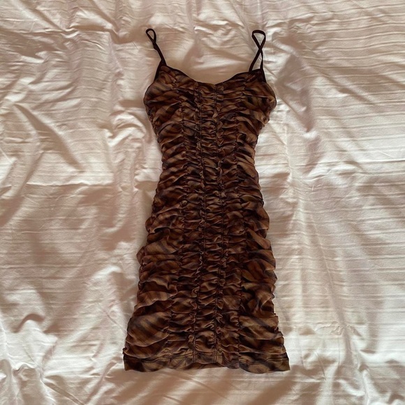 urban outfitters tiger print ruched mesh bodycon mini dress - Picture 3 of 4